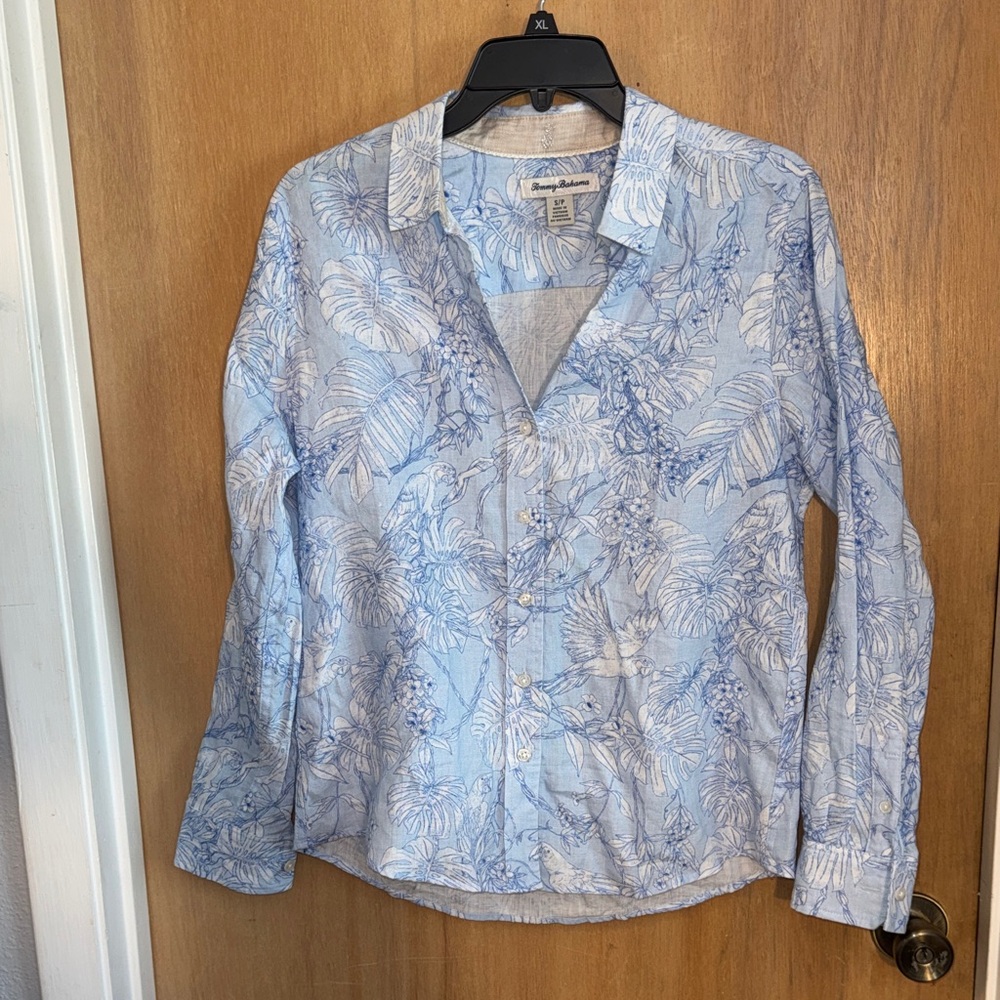 Tommy Bahama Linen Light Blue Floral Button Down Collared Shirt Small